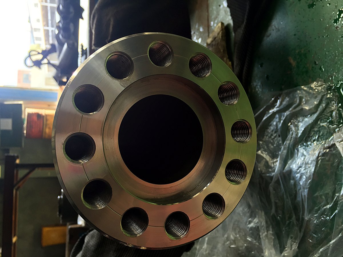 Bimetallic Barrel for Glass-Filled Compounds - screw barrel