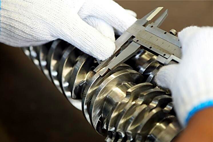 Xiwang screw barrel workshop - Machining & measurement